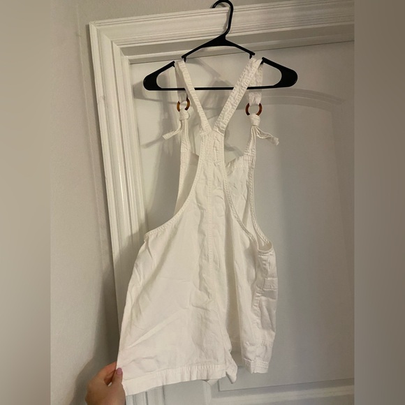 Aerie White Shortalls with Tortoise Ring Detail - Picture 4 of 6